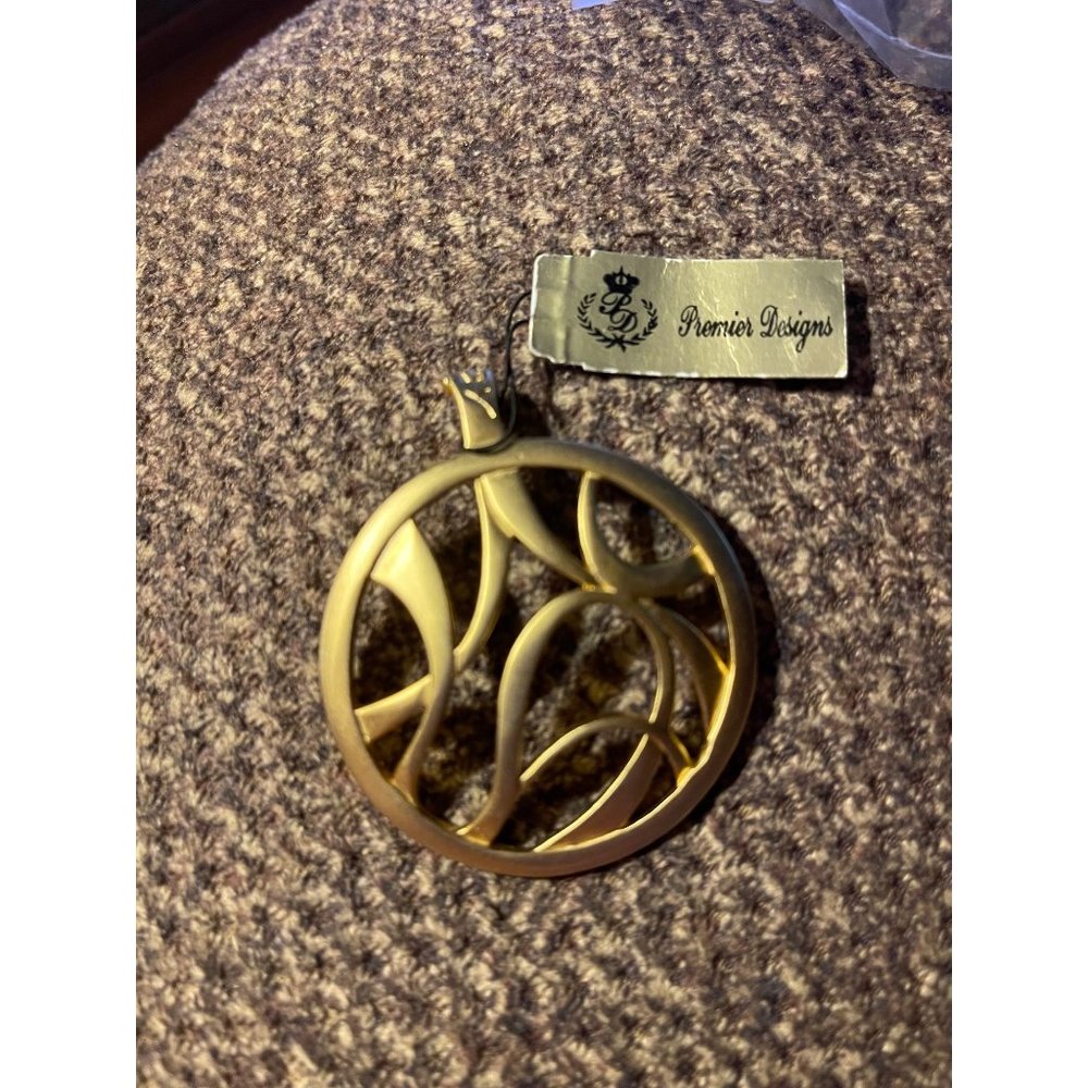 Premier Gold Tone Script Swirl Pendant New With Tag